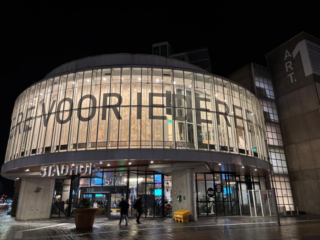 De hengelsport en de PvdD in Almere lijnrecht tegen over elkaar!