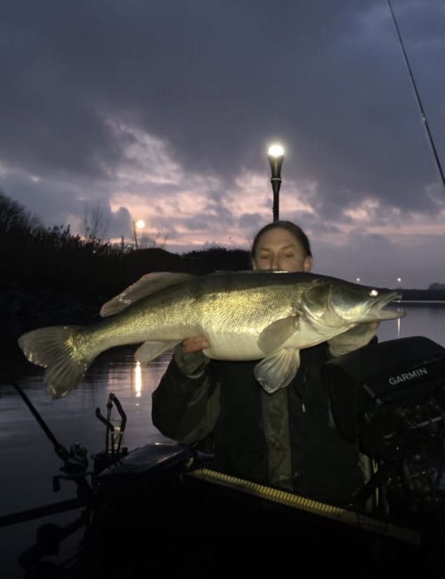 Monstersnoek wordt op de laatste dag overklast door MEGA snoekbaars!