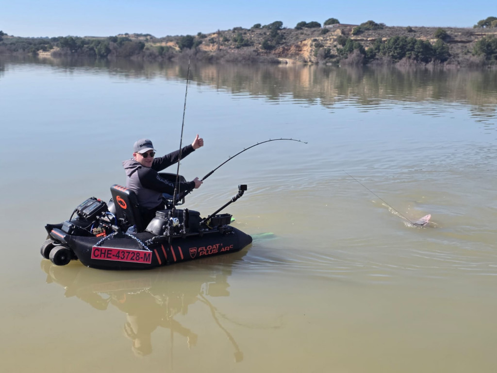 GIGA meerval van 2,60 meter vanuit de bellyboat!!!