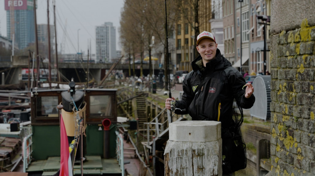 Droomvangst midden in Rotterdam! Mega baars!