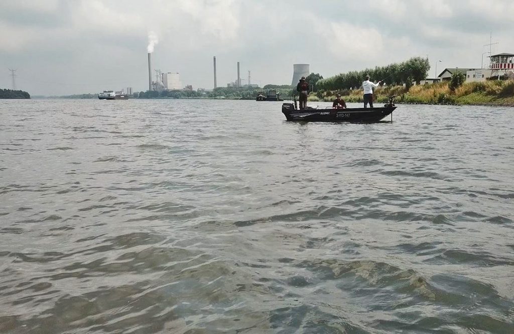 Groot water in de zomermaanden - Slag op het Hollands Diep met