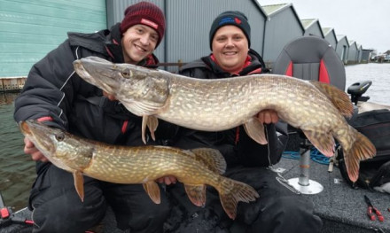 Roofmeister INSIDE: Moddervette metersnoeken, 51 cm baars & winterdip wegvissen