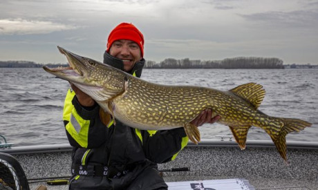 Het kan vriezen en dooien – Wintervissen met Bertus Rozemeijer
