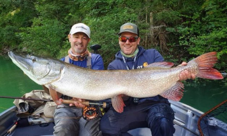 ***Breaking CATCH*** Gigantische snoek van 143 cm!