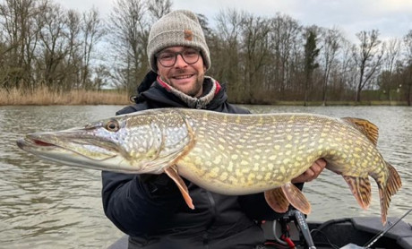 Roofmeister INSIDE: Two tone metersnoek en 80’er snoekbaars op een parkwater & platte vangsten?